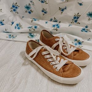 universal thread brown lace-ups
